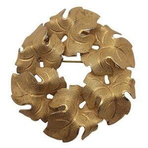 Dixelle Vintage Goldtone Round Leaf Brooch Signed‎